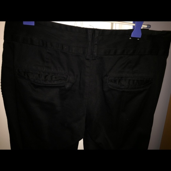 Black Old Navy Capris - size 2 - Picture 4 of 7